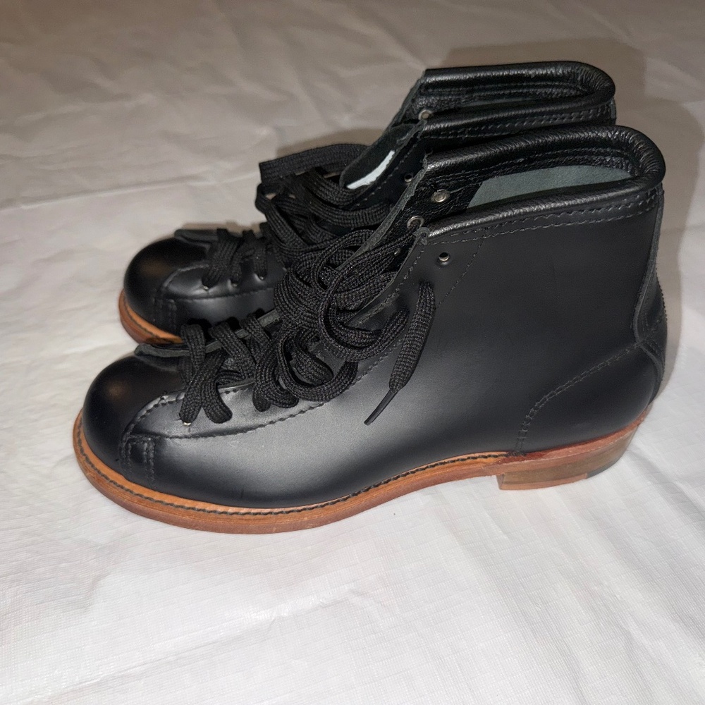 MONKEY BOOTS BLACK SIZE 5.5 US LEATHER
